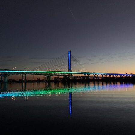 Motel Du Fleuve Brossard Bagian luar foto