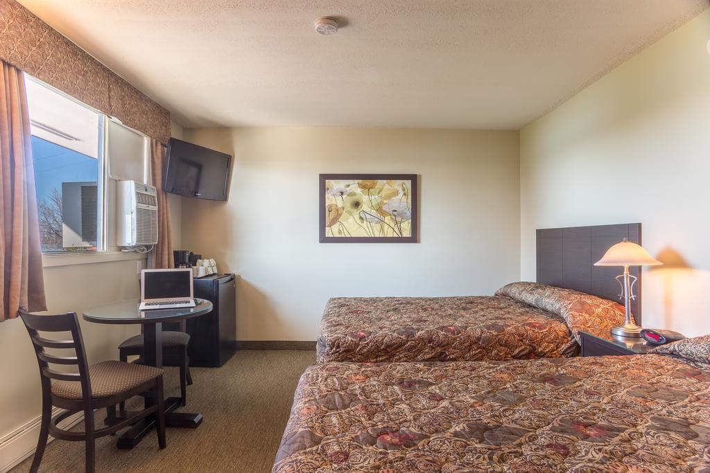 Motel Du Fleuve Brossard Bagian luar foto