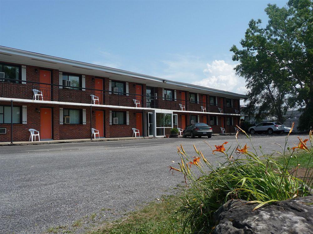 Motel Du Fleuve Brossard Bagian luar foto