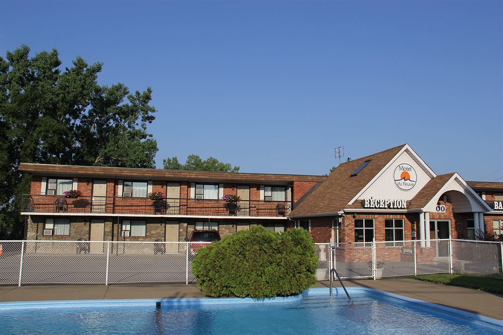 Motel Du Fleuve Brossard Bagian luar foto