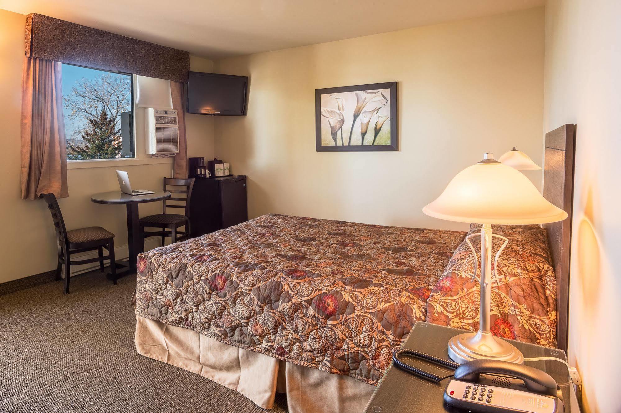 Motel Du Fleuve Brossard Bagian luar foto
