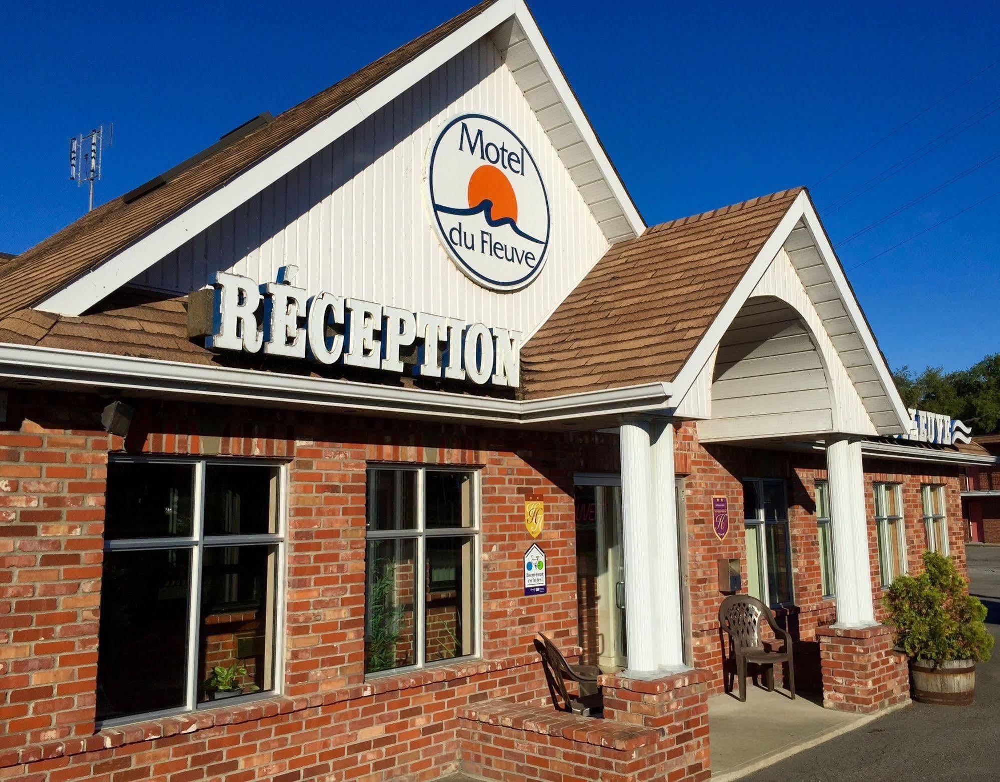 Motel Du Fleuve Brossard Bagian luar foto
