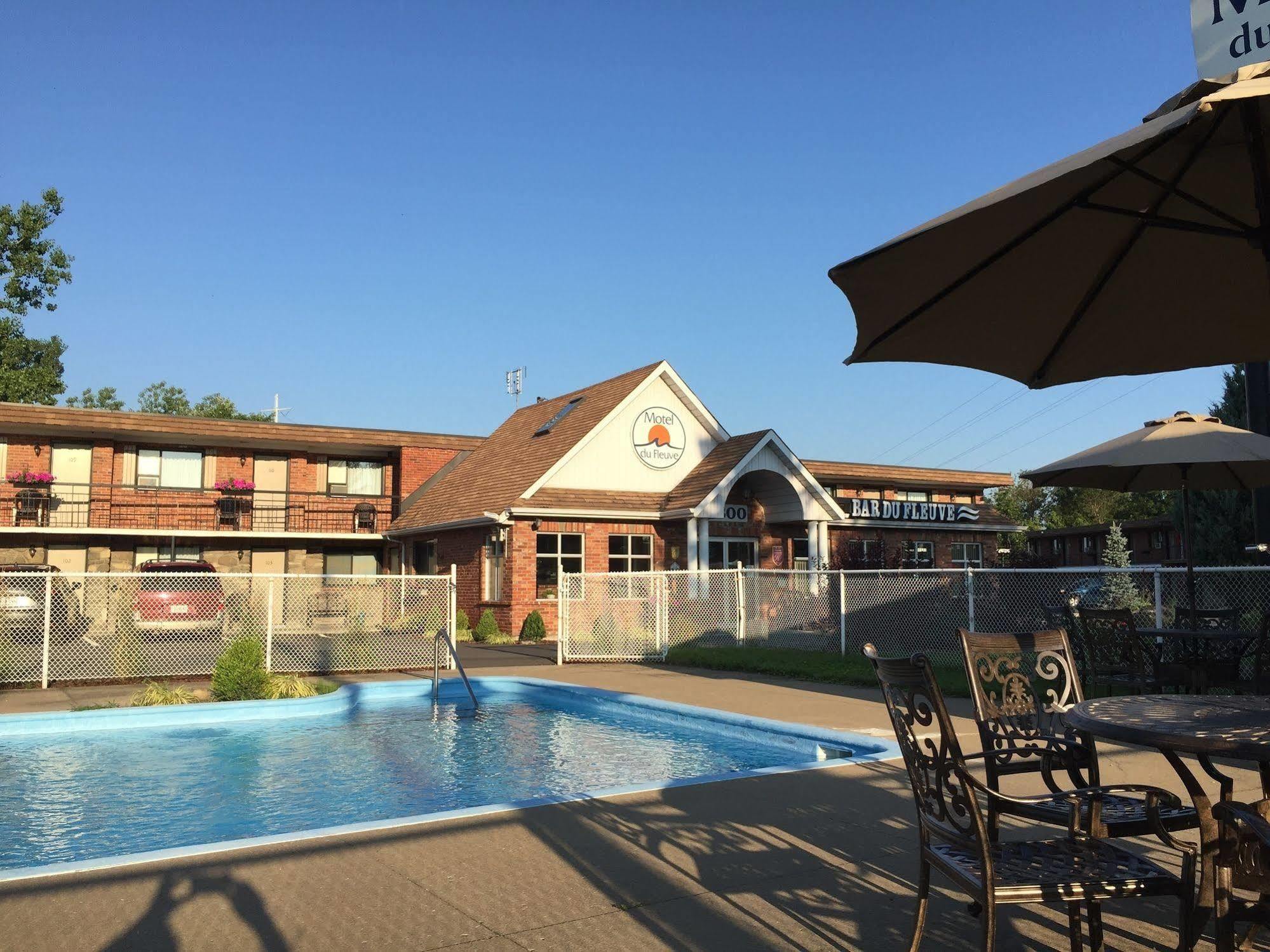 Motel Du Fleuve Brossard Bagian luar foto
