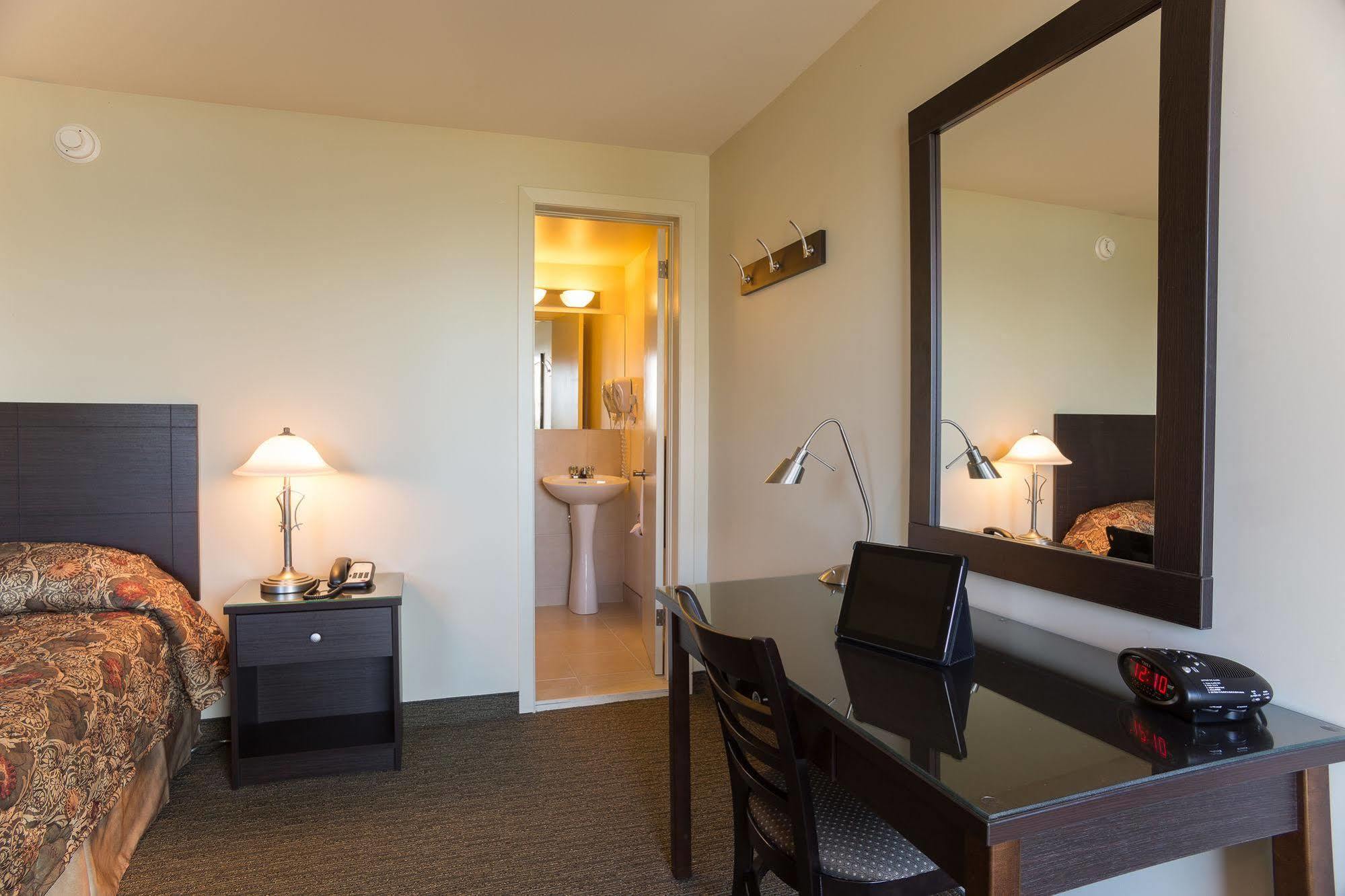 Motel Du Fleuve Brossard Bagian luar foto