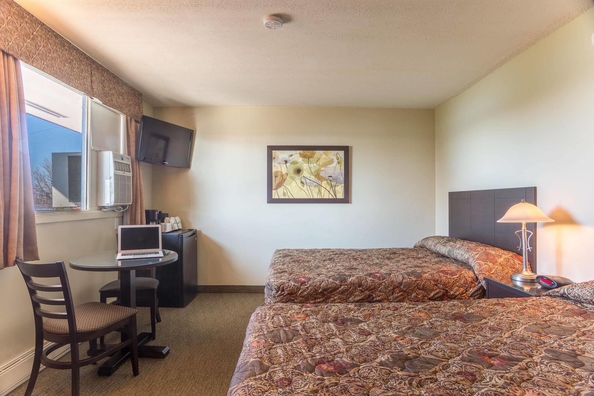 Motel Du Fleuve Brossard Bagian luar foto