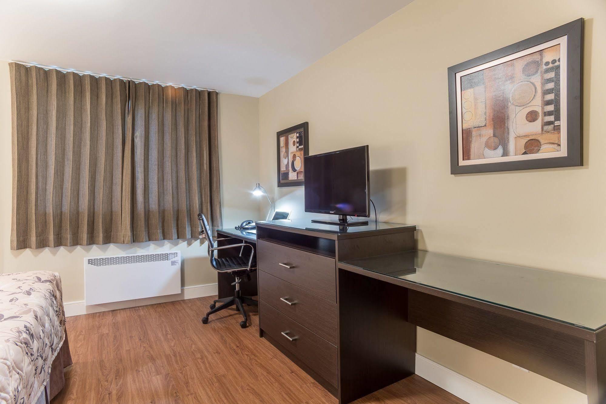 Motel Du Fleuve Brossard Bagian luar foto
