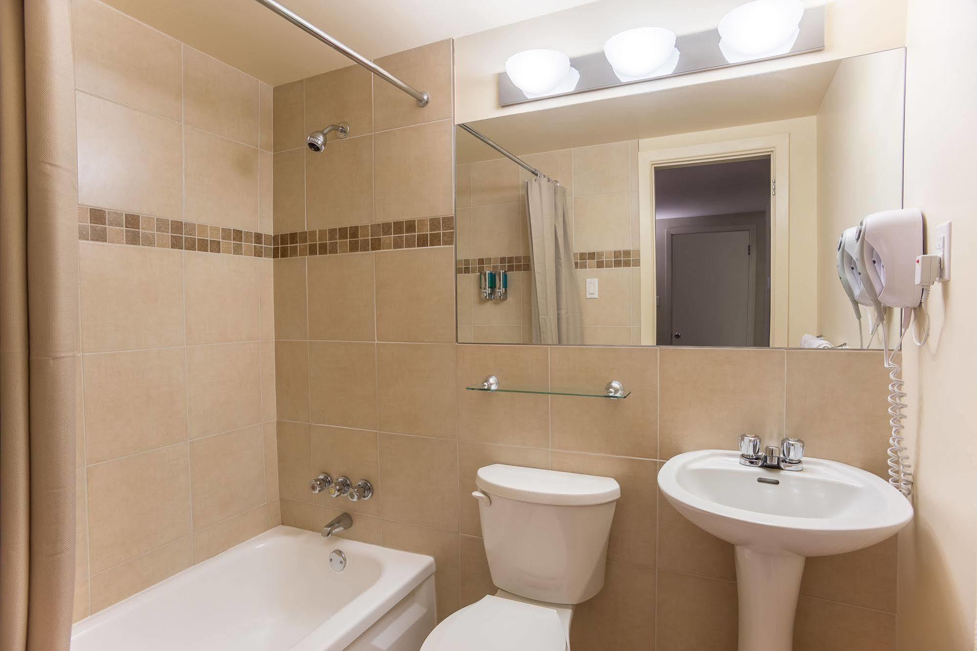 Motel Du Fleuve Brossard Bagian luar foto